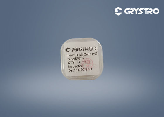Lubrificando cristal 5x5x5mm da cintilação do nível 0.3%Ce LUAG o único