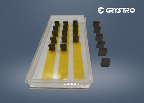 O cromo lubrificou o cristal passivo de alumínio do interruptor de Ytterium Garnet Cr 4+ YAG Q